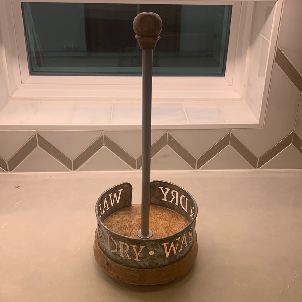 Paper towel holder excellent condition